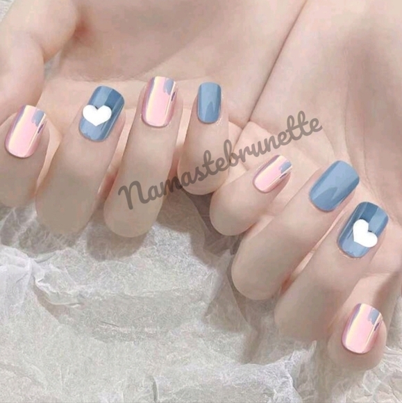 3D Hearts & Iridescent Press On Nails - Picture 3 of 15